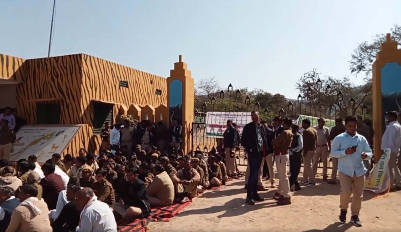 Forest personnel closed the main gate of the park in protest