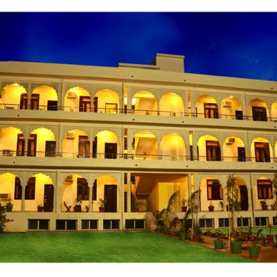 Hotel Ananta Palace
